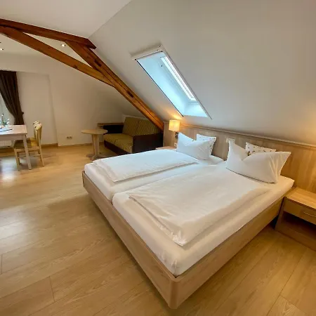 Drei Schwanen 3*